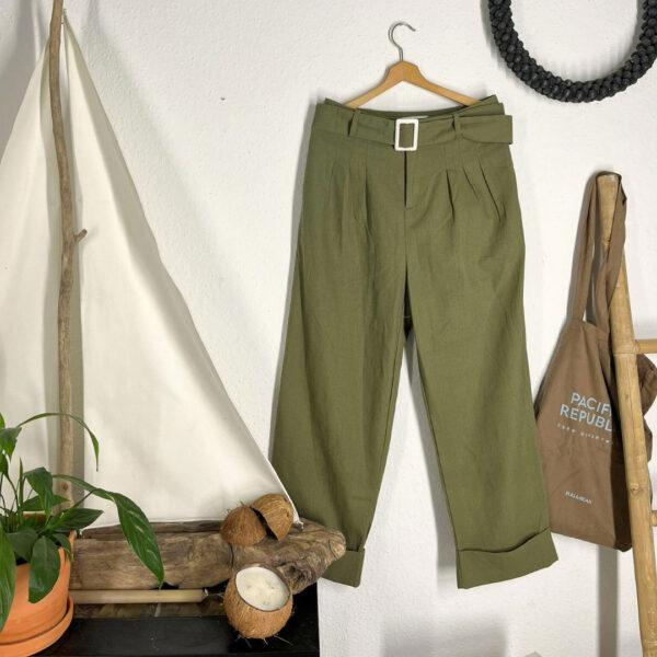 zelene pantalone polovna garderoba