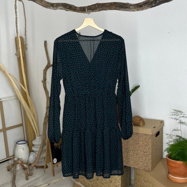 Crna haljina sa zelenim tufnama; prodaja polovne ženske garderobe