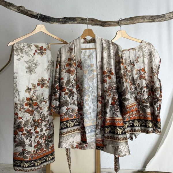 Komplet bluza, pantalone i kardigan New collection, prodaja polovne garderobe